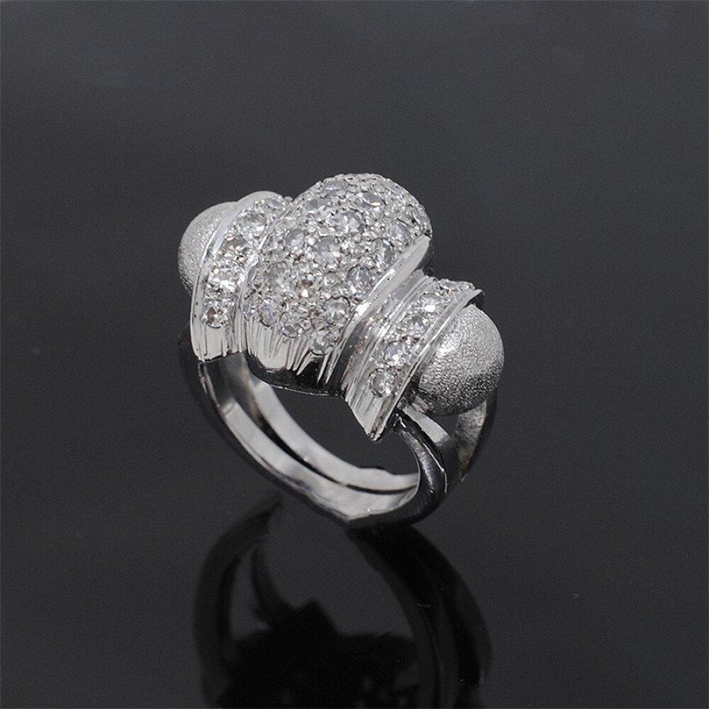 Anillo Chevalier Antiguo En Platino Y Brillantes Anillo Chevalier Antiguo En Platino Y Brillantes