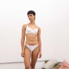 Pantie Vera ECO – Costados angostos que estilizan tu figura y acompañan tus días Blanco