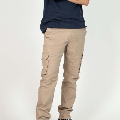 Elegancia Casual: Pantalones Cargo Bezaid