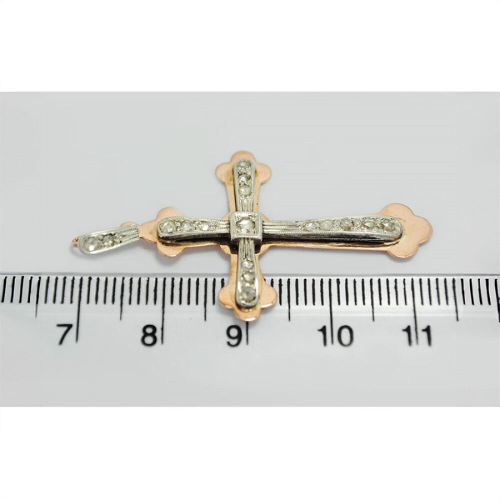 Cruz De Oro Rosado 18K Con Diamantes Cruz De Oro Rosado 18K Con Diamantes
