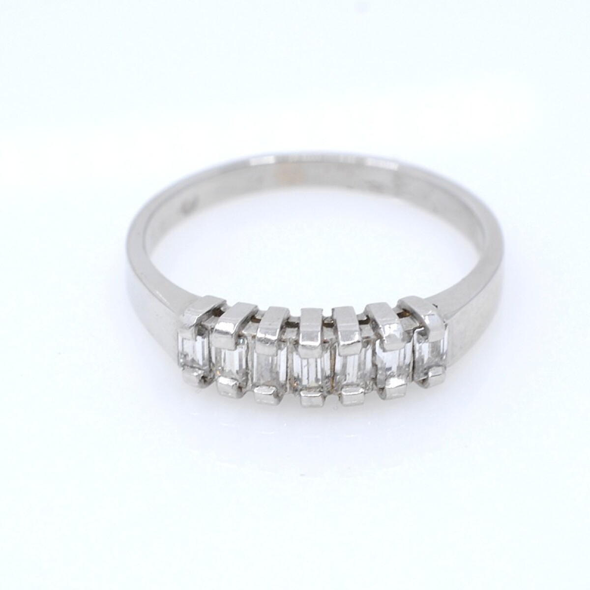 Anillo platino y brillantes baguettes 