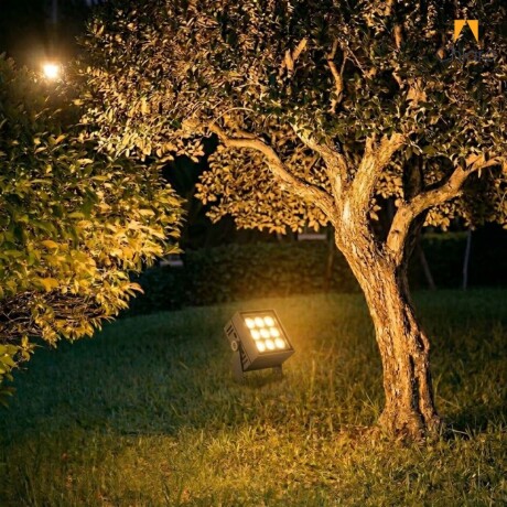 Proyector LED 24W luz cálida IP66 para jardín Proyector LED 24W luz cálida IP66 para jardín