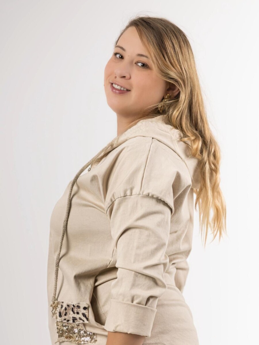 Campera de gabardina fina Con apliques Importación italiana Campera de gabardina fina Con apliques Importación italiana