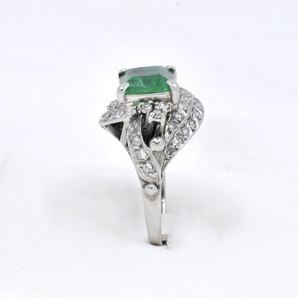 Anillo En Oro 18K, Esmeralda Y Brillantes Anillo En Oro 18K, Esmeralda Y Brillantes