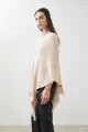 Capa tejida con estructuras y flecos beige