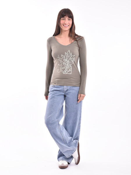 REMERA FLORA VARIANTE 5