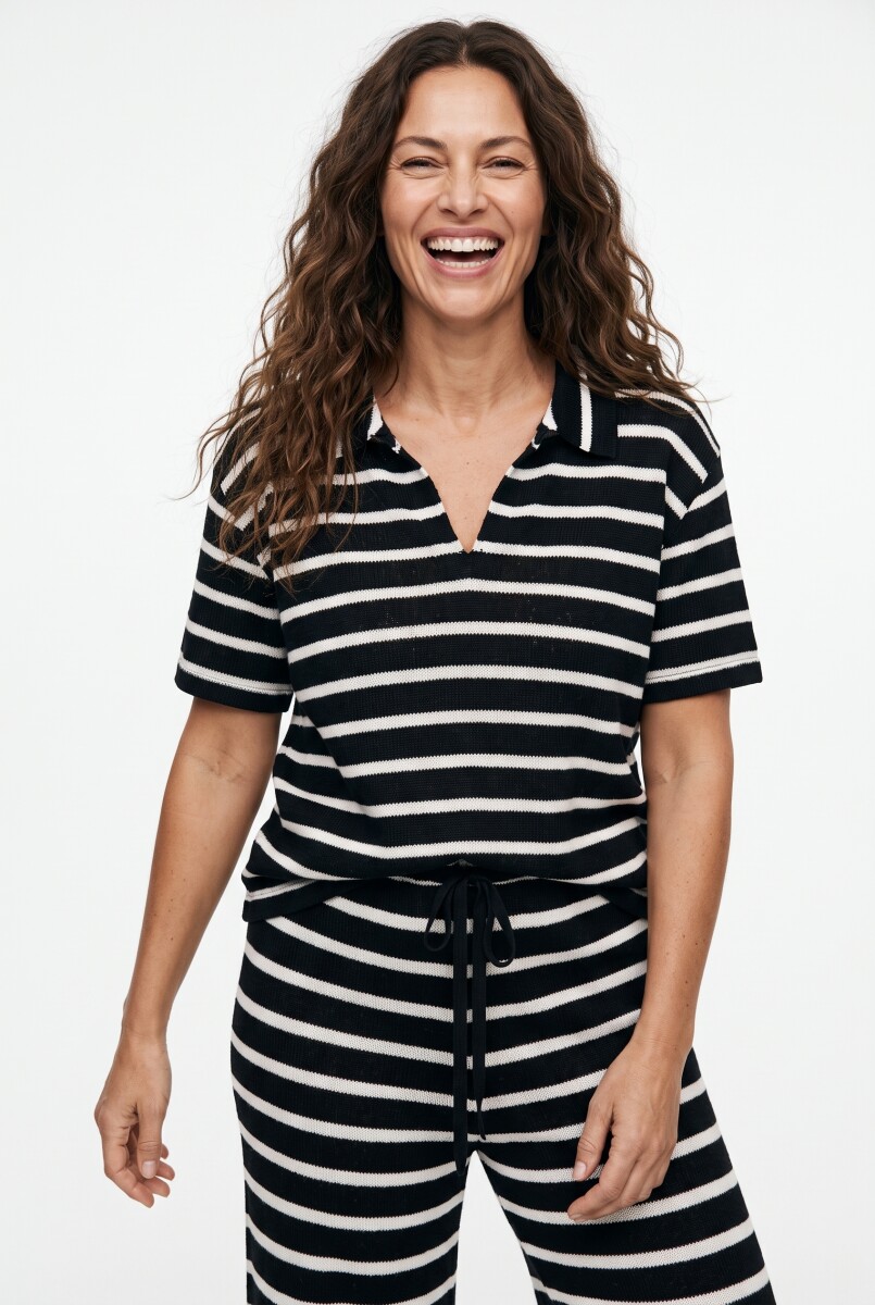 REMERA GENDRIA - NEGRO 