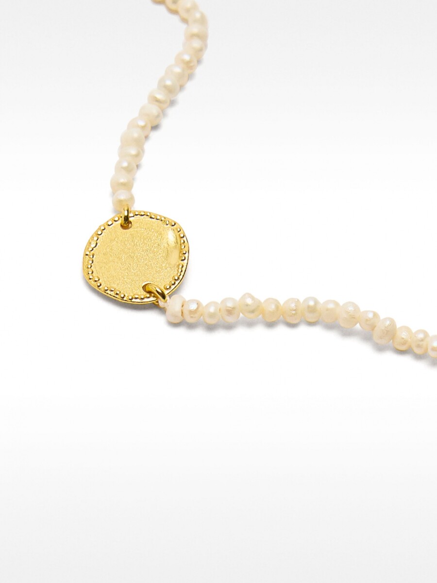 Pulsera De Perla De Agua Dulce Con Medalla - Plata De Ley 925 dorado