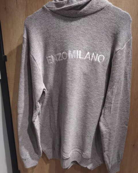Sueter GRIS CON NEGRO