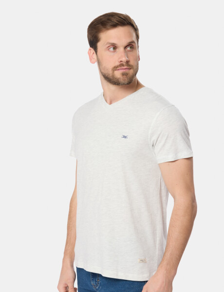 REMERA LISA ESCOTE V Gris