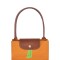 Longchamp -Cartera Longchamp plegable de nylon con cierre y asa larga, Le pliage M Mostaza