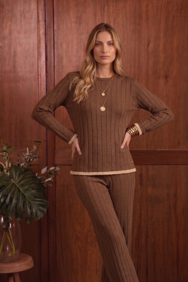 Pantalón con Ruedo. Pantalón con Ruedo.