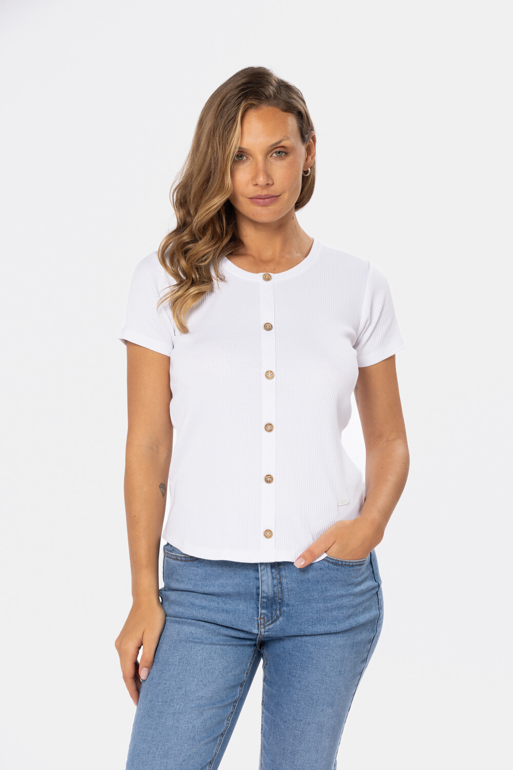 REMERA CON BOTONES Blanco