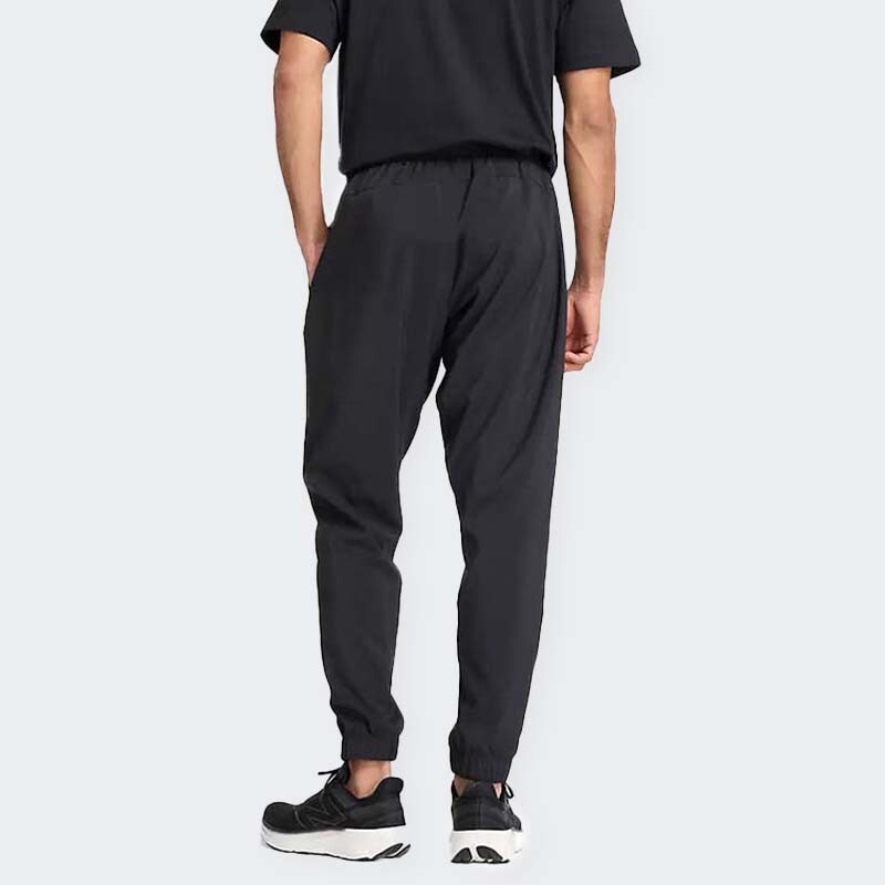 Pantalón New Balance Essentials Woven Negro