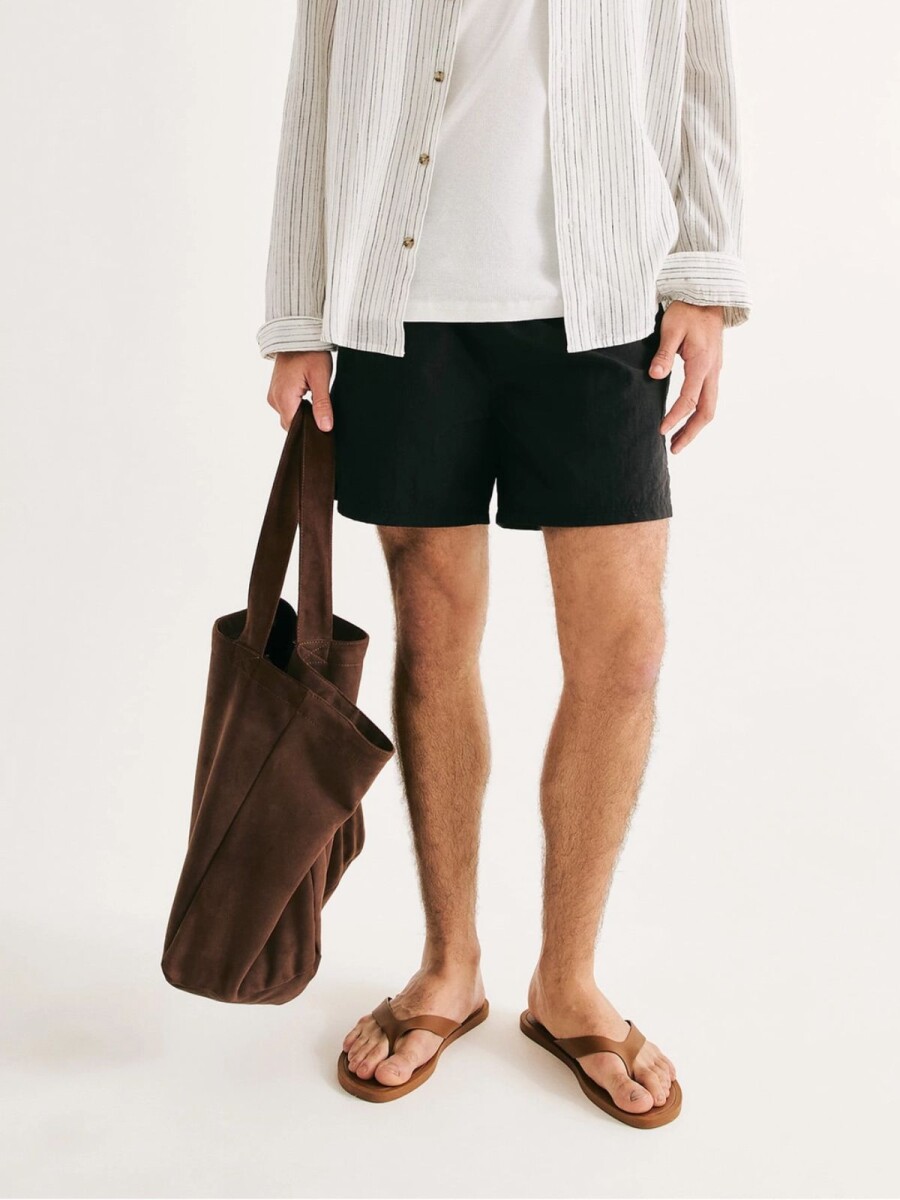 SHORT DE BAÑO CON TEXTURA - NEGRO 