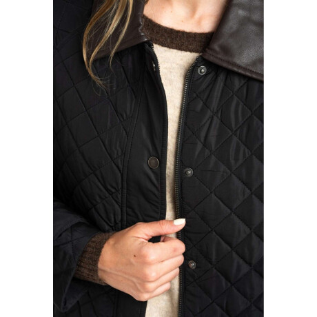 Campera Capitoneada Cuello Negro