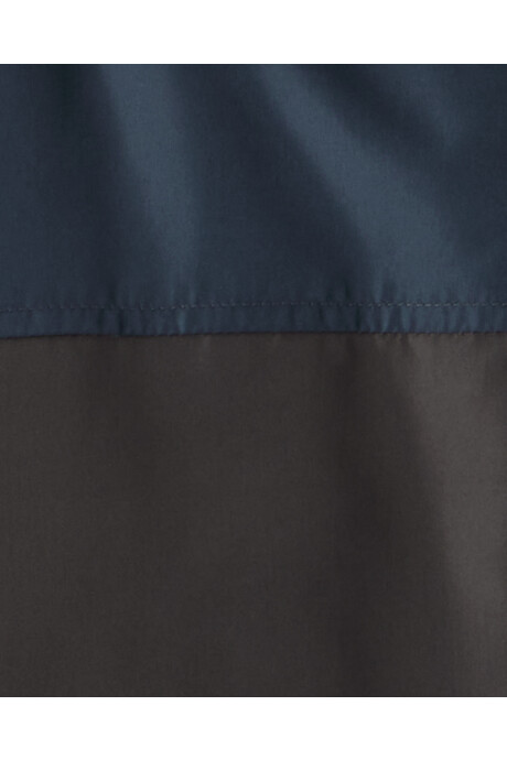 Campera resistente al agua, diseño bloques de color azul, negro y verde. Talles 4-7 Sin color