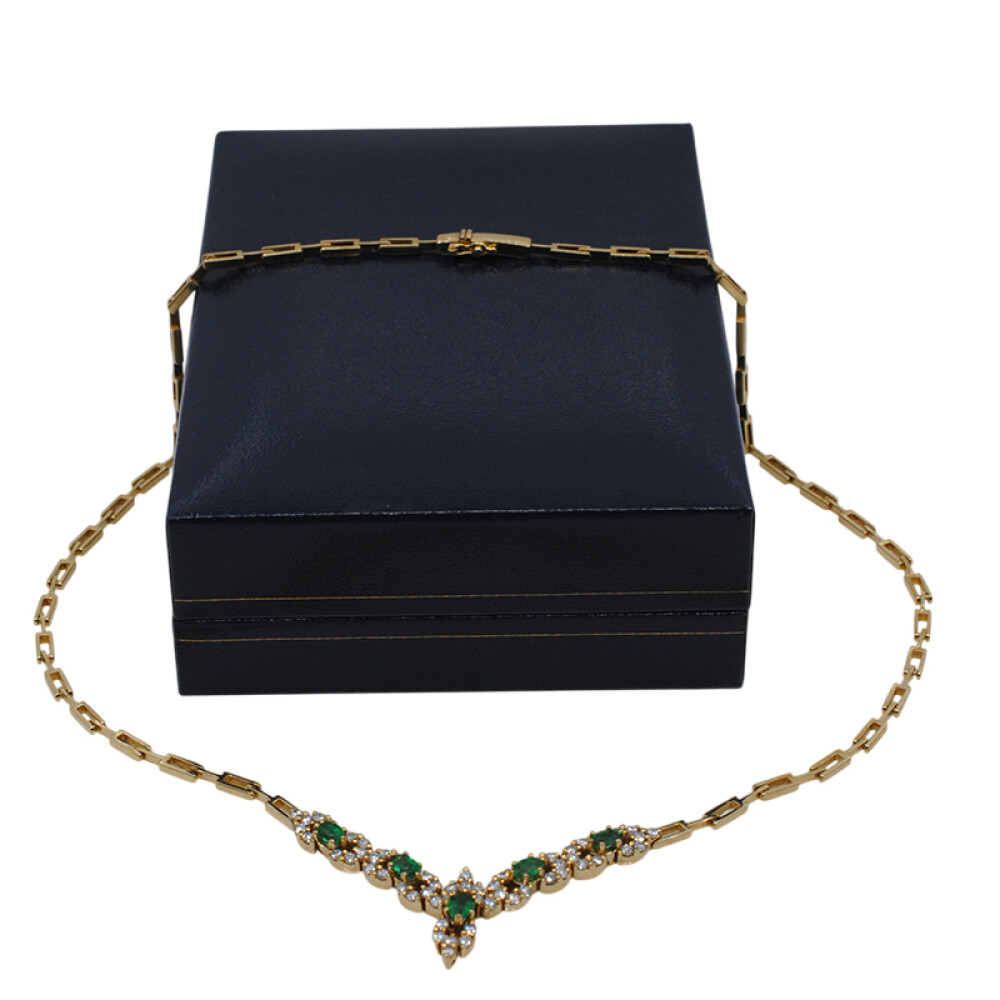Gargantilla en oro 18k , esmeraldas y brillantes. Gargantilla en oro 18k , esmeraldas y brillantes.