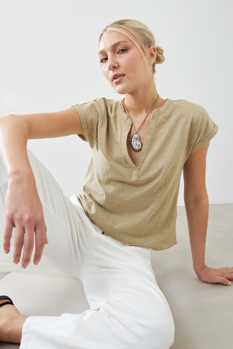 Remera media cartera escote en V - beige melange 