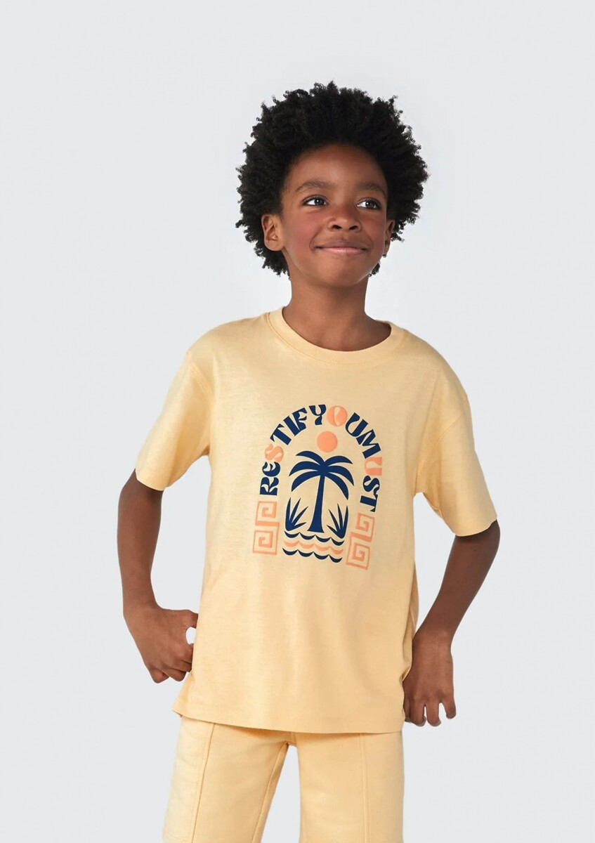 CAMISETA INFANTIL CON ESTAMPA - AMARILLO 