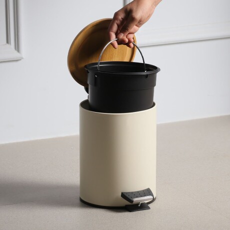 Papelera C/Pedal 3 Lts Ø 18CM X Alto 20CM Papelera C/Pedal 3 Lts Ø 18CM X Alto 20CM