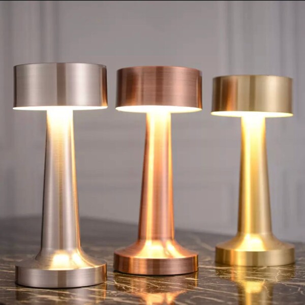 Lampara De Mesa Luz Led Tactil Recargable Usb Regulable Color Variante Bronce