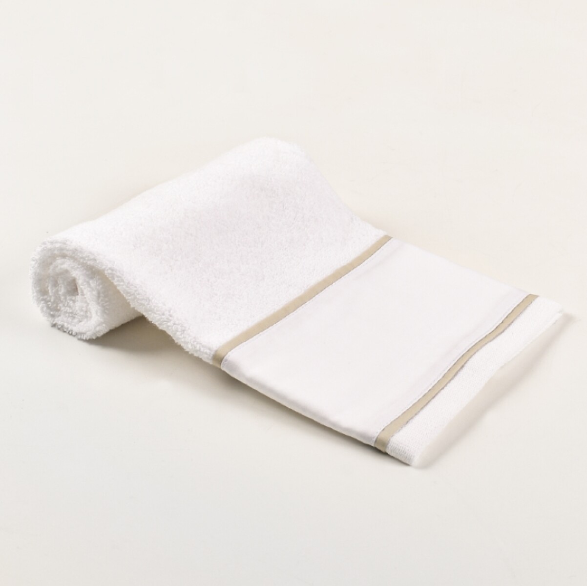Toallita de 400 hilos Colección Finezza 30×50 cm - Blanco con Beige 