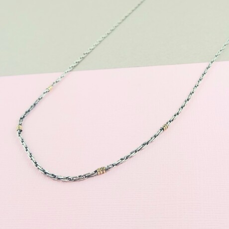 Cadena de plata 925 con detalles en double de oro 18 ktes, 50 cm. Cadena de plata 925 con detalles en double de oro 18 ktes, 50 cm.