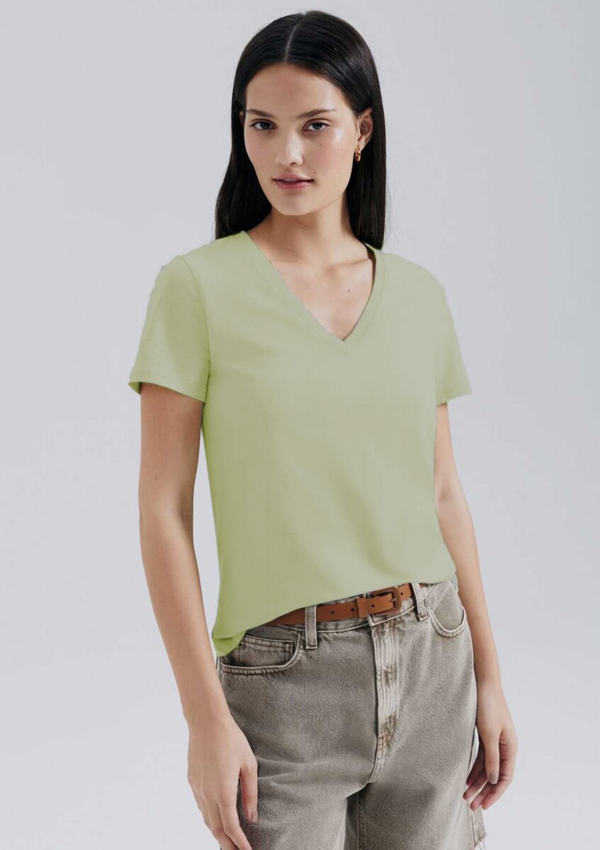 CAMISETA BÁSICA CUELLO EN V - VERDE CLARO 