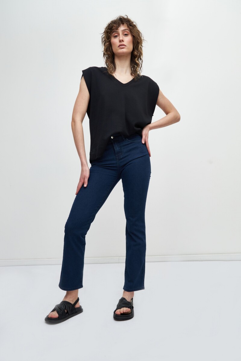 Remera escote en V negro
