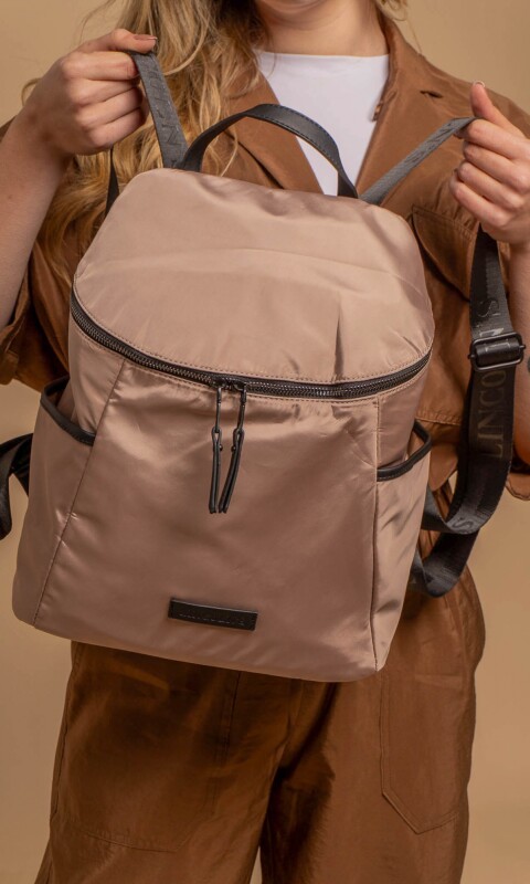 MOCHILA VIOLETA TOPO