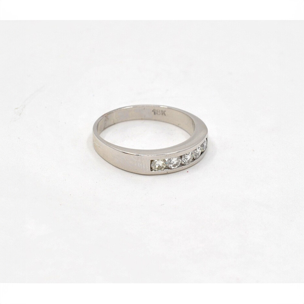 Anillo Medio Sinfin En Oro 18K Blanco Y Brillantes Anillo Medio Sinfin En Oro 18K Blanco Y Brillantes