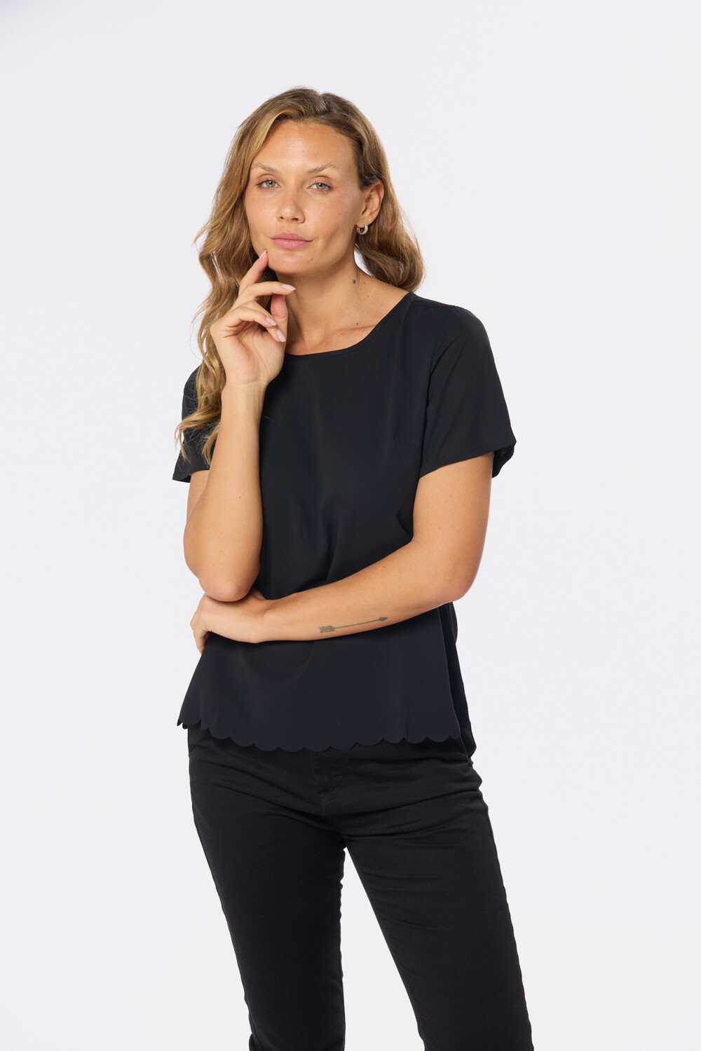 BLUSA A LA BASE Negro