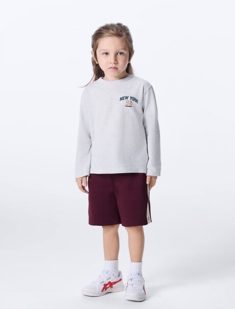 CAMISETA INFANTIL CON ESTAMPA GRIS