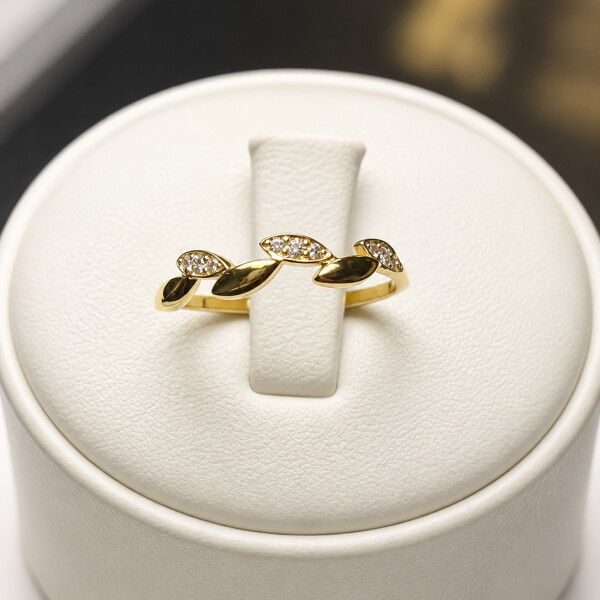 Anillo Olivo de Oro Amarillo 18k con Brillantes Anillo Olivo de Oro Amarillo 18k con Brillantes