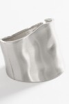Pulsera cuff texture plateado