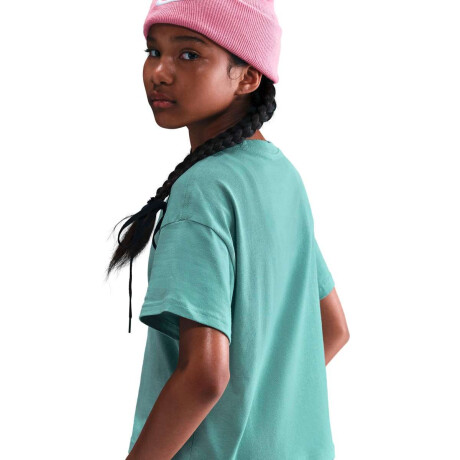 Remera Nike Sportswear Essential de Niña Multicolor