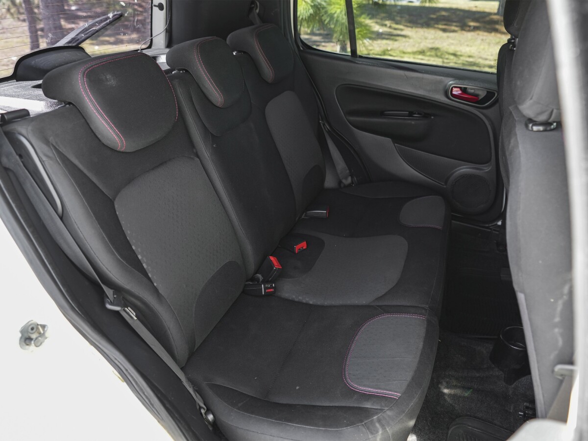 Fiat Uno Evo Sporting 1.4| Permuta / Financia Fiat Uno Evo Sporting 1.4| Permuta / Financia