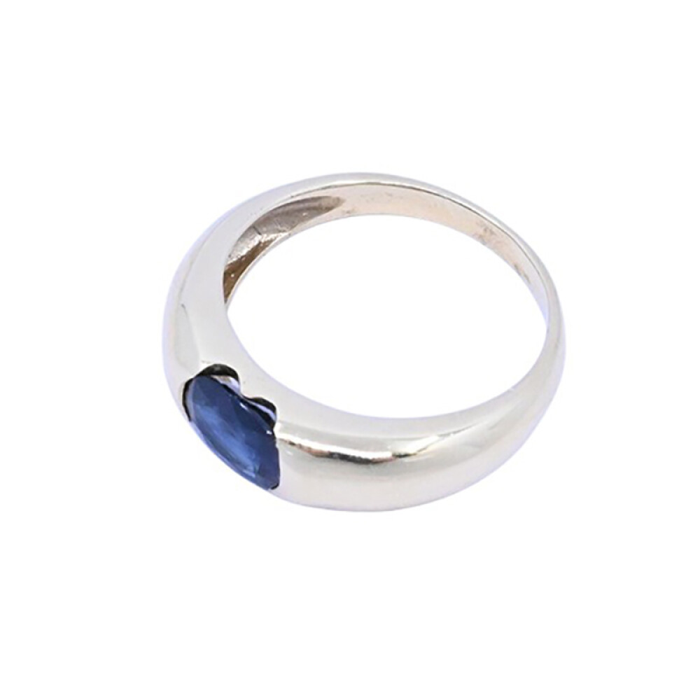 Anillo oro 18 k bombé con zafiro azul oval. Anillo oro 18 k bombé con zafiro azul oval.