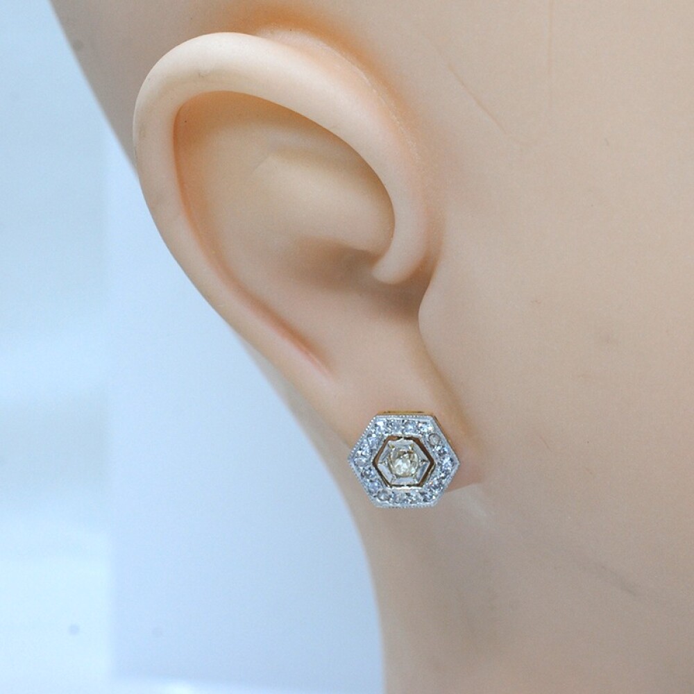 Caravanas nuevas estilo antiguo en oro 18k y brillantes. Caravanas nuevas estilo antiguo en oro 18k y brillantes.
