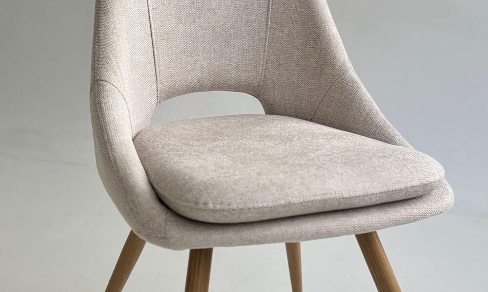Silla CYNTIA en Tela Beige