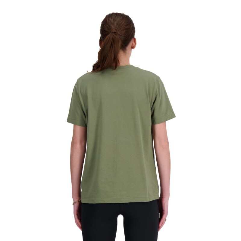 Remera New Balance de Dama - Sport Essentials - WT41502DEK DARKOLIV