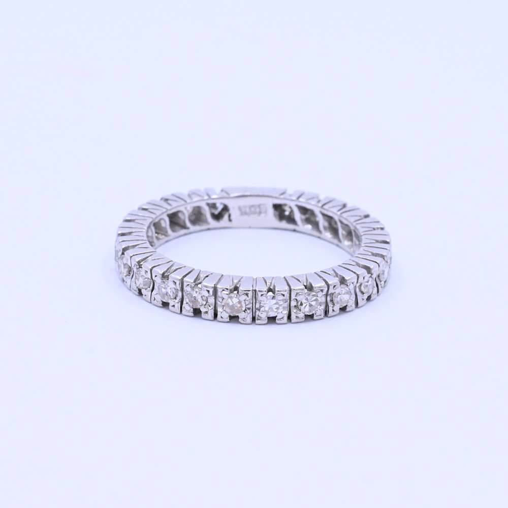 Anillo sin fin oro 18k blanco con brillantes engarce 4 puntas. Anillo sin fin oro 18k blanco con brillantes engarce 4 puntas.