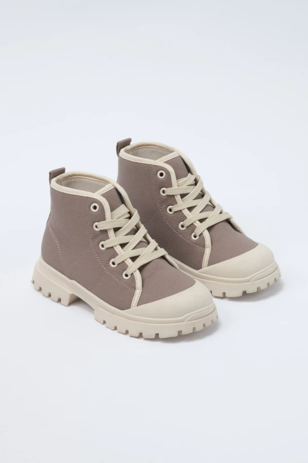 Bota acordonada Rosa