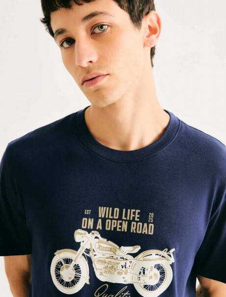 CAMISETA CON ESTAMPA MODELO REGULAR T-SHIRT MM