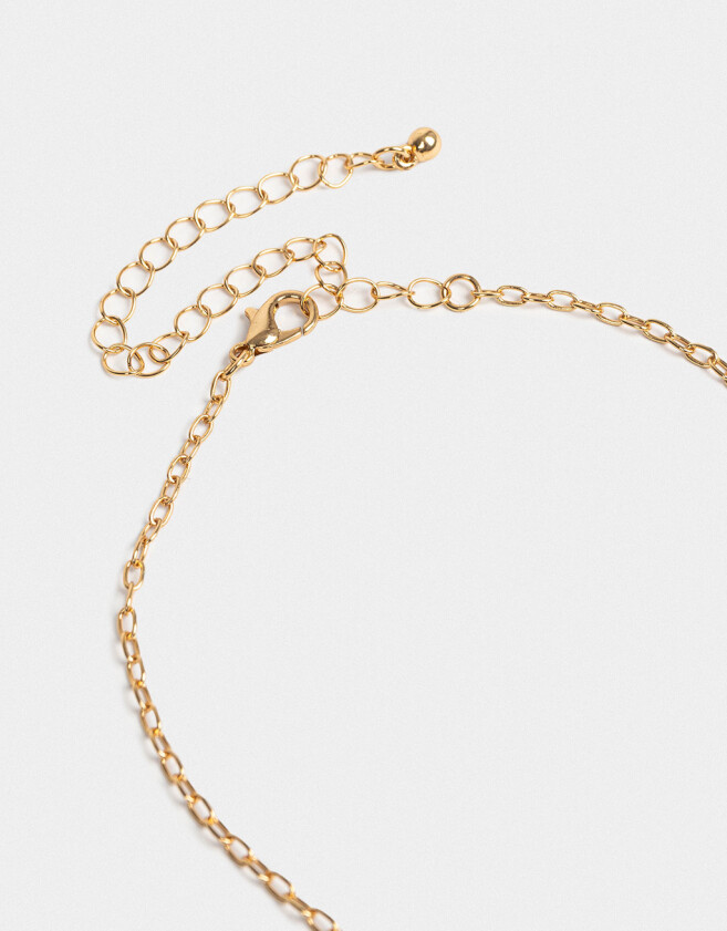 Cadena Corta con Dije Bañada en Oro Cadena Corta Con Dije Bañada En Oro - Dorado