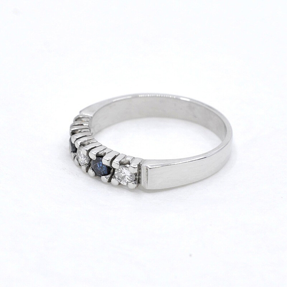 Anillo En Oro Blanco 18K, Brillantes Y Zafiros Anillo En Oro Blanco 18K, Brillantes Y Zafiros