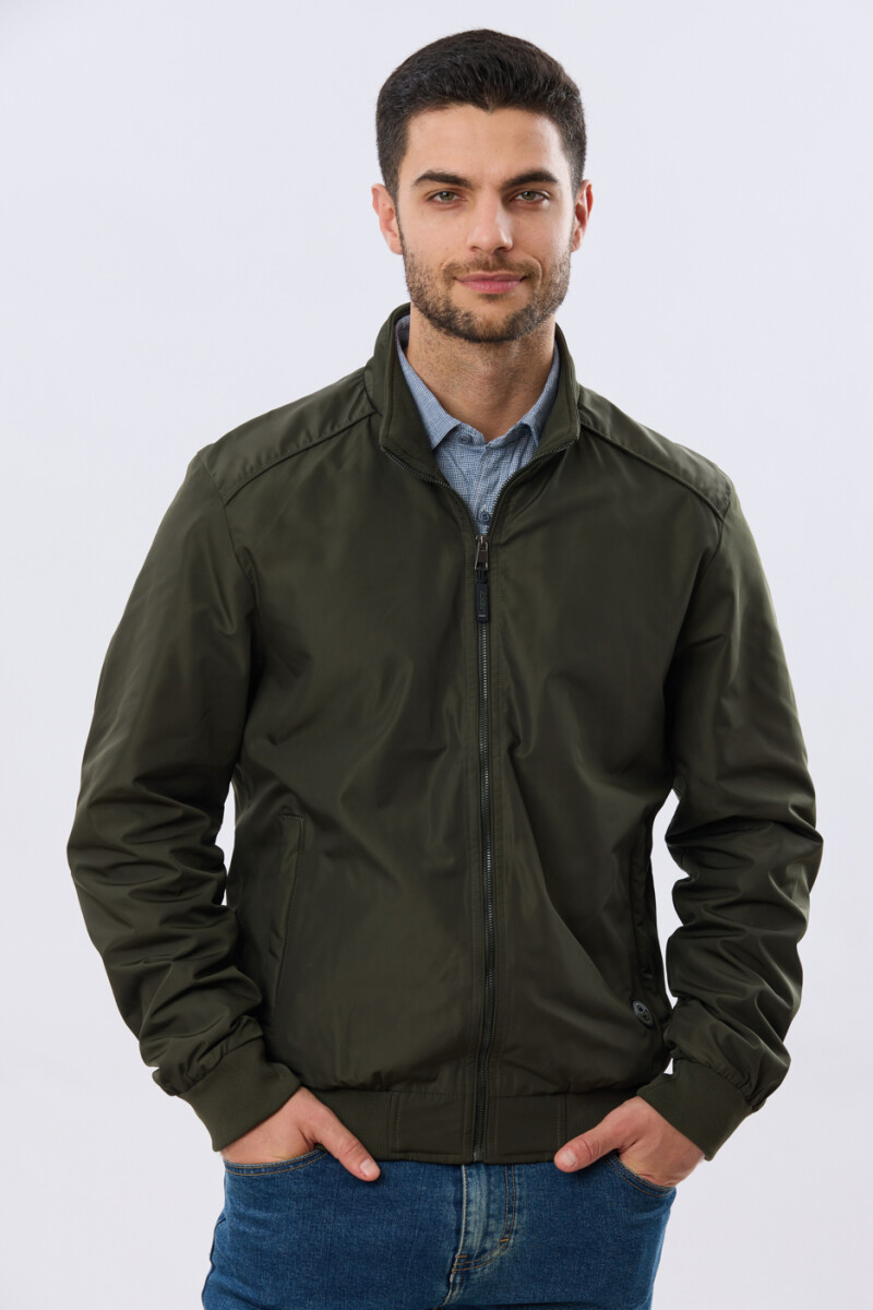 CAMPERA LIVIANA DE NYLON - Verde 