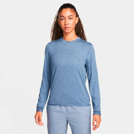 Remera Nike Swift Elmnt Dri Fit Uv Crw Top de Mujer Azul