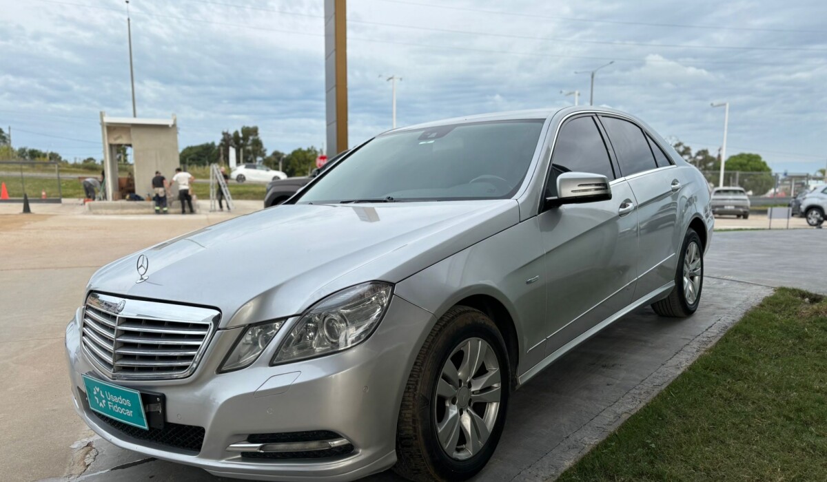 Mercedes Benz E200 CGI Berlina MT 1.8 -2012 Mercedes Benz E200 CGI Berlina MT 1.8 -2012